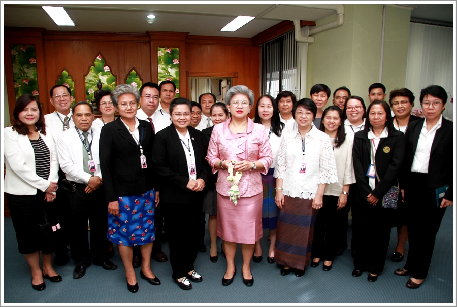 ﻿คณะผู้บริหารกรมบังคับคดีร่วมอวยพรปีใหม่อธิบดีกรมบังคับคดี